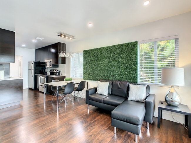 2714 SW 36th Ave, Unit A in Miami, FL - Building Photo - Building Photo