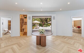 702 N Beverly Dr in Beverly Hills, CA - Building Photo - Building Photo