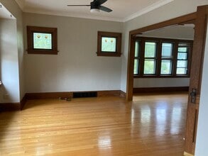 2276 N 63rd St in Wauwatosa, WI - Foto de edificio - Building Photo