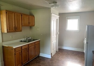 830 Bowery St in Iowa City, IA - Building Photo - Building Photo