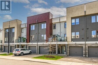 115 Shoreview Pl in Hamilton, ON - Building Photo - Building Photo