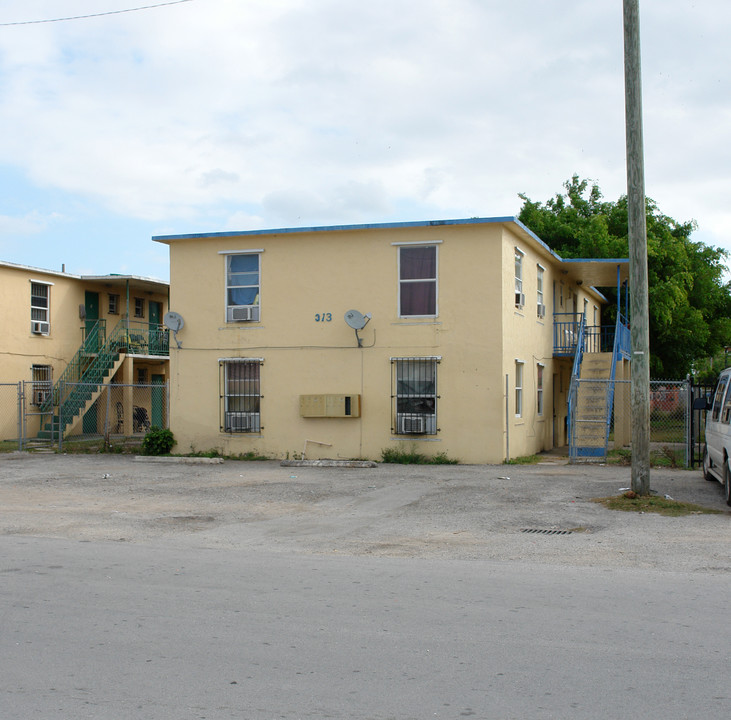 313 SW 5th Ave in Homestead, FL - Building Photo