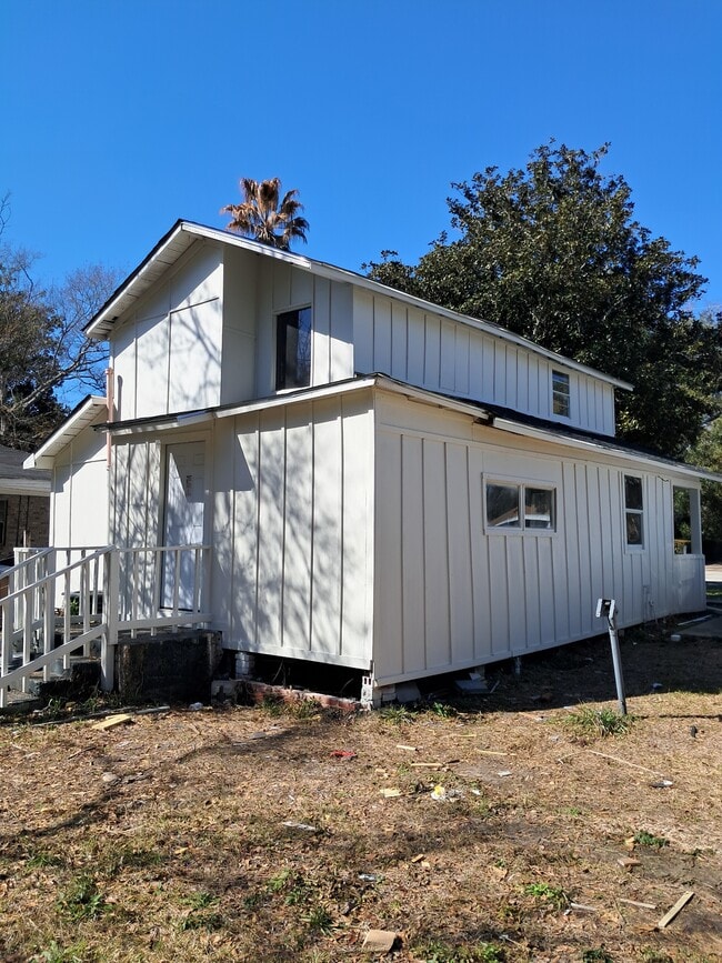 2351 Dukes Ave