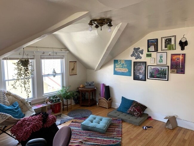 3831 N Frederick Ave in Shorewood, WI - Building Photo - Building Photo