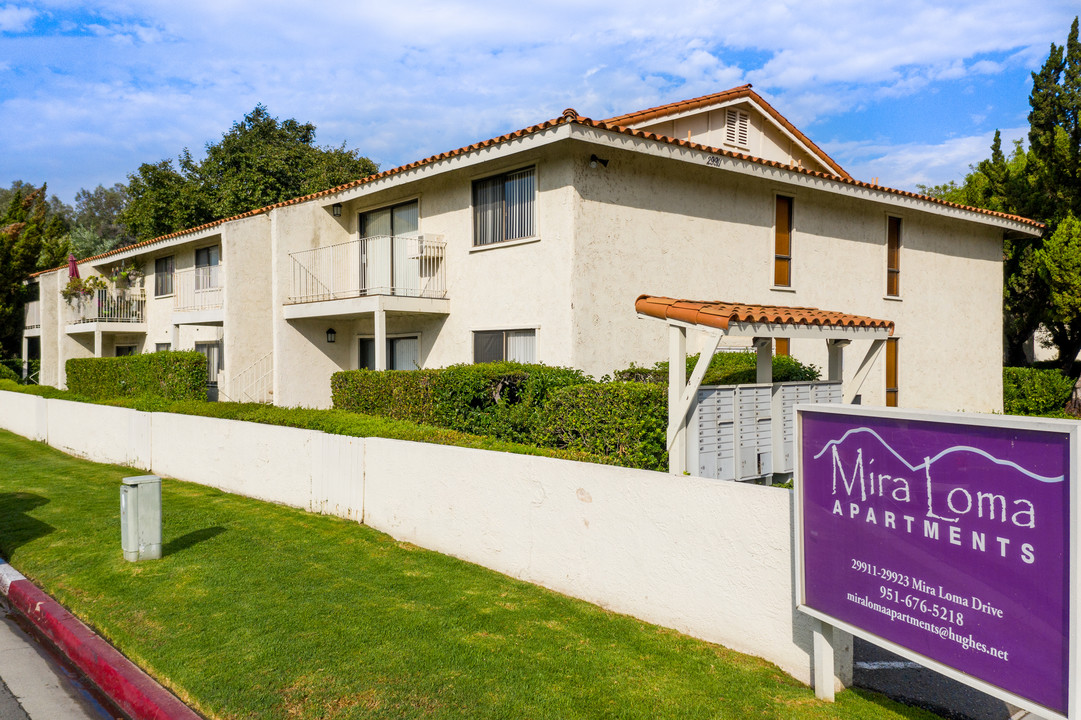 Mira Loma Apartments in Temecula, CA - Building Photo