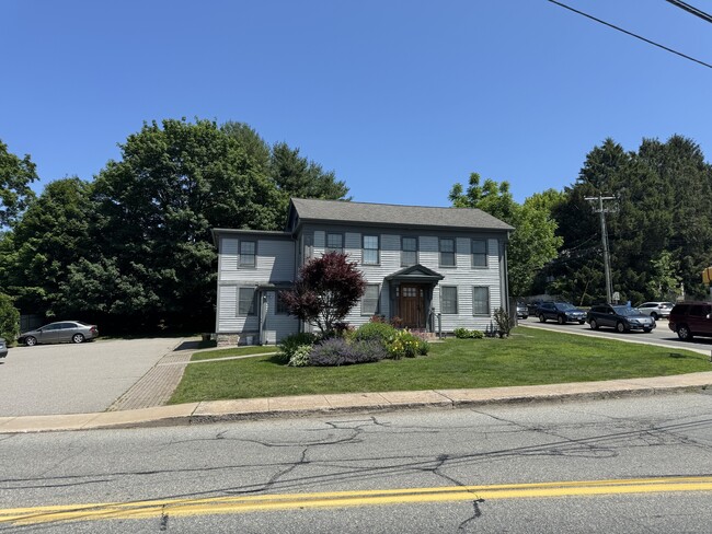 3 E Pattagansett Rd in East Lyme, CT - Building Photo - Building Photo