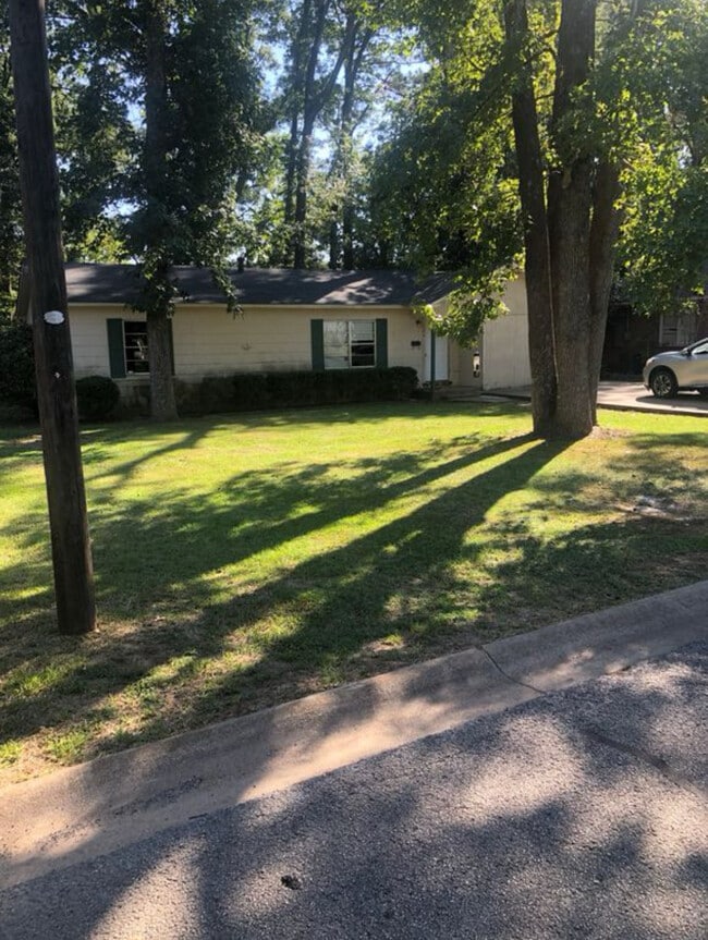 property at 1504 E Lantrip St