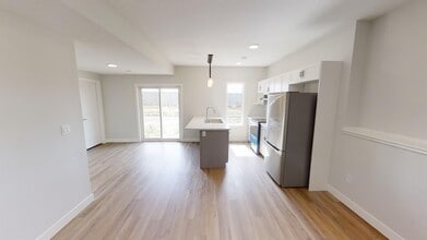 10529-105133 133 Ave in Grande Prairie, AB - Building Photo - Building Photo