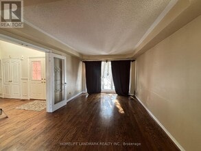 109 Carlyle Crescent in Aurora, ON - Building Photo - Building Photo