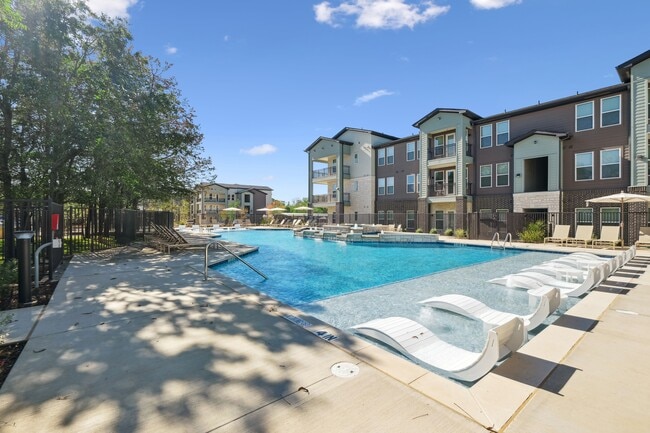 Mayhill Crossing in Denton, TX - Building Photo - Building Photo