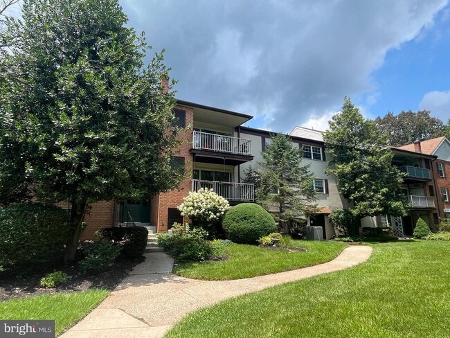 35 Drummers Ln in Wayne, PA - Building Photo - Building Photo