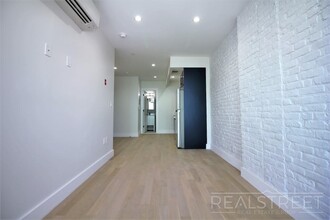 645 Knickerbocker Ave in Brooklyn, NY - Building Photo - Floor Plan