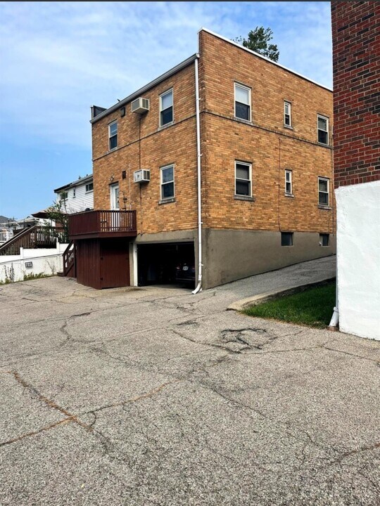 4649 Mount Alverno Rd, Unit 1 in Cincinnati, OH - Foto de edificio