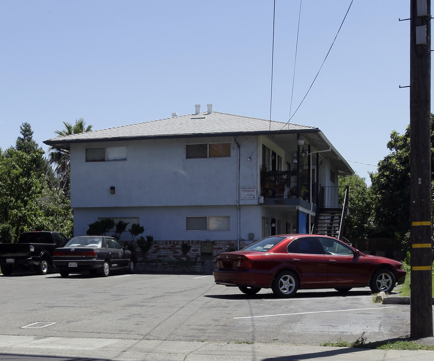 631-633 Cummins Way in West Sacramento, CA - Building Photo