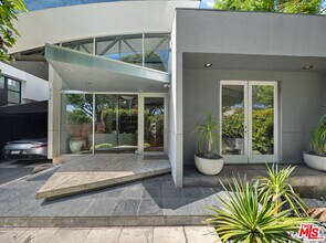 8735 Dorrington Ave in West Hollywood, CA - Building Photo - Building Photo