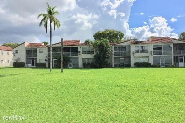 7355 Woodmont Terrace in Tamarac, FL - Building Photo - Building Photo