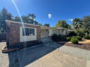 915 Lincoln St in Redding, CA - Building Photo - Building Photo
