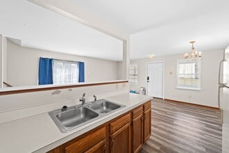 6256 Wayland Rd in Ravenna, OH - Foto de edificio - Building Photo