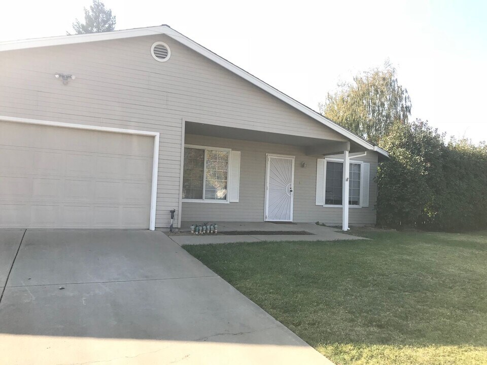 10278 Orchard Way in Live Oak, CA - Building Photo