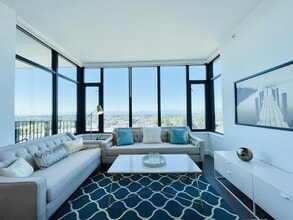 1502-1588 Johnston Rd in White Rock, BC - Building Photo - Building Photo