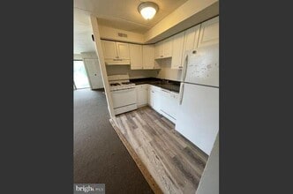 7758 Rockwell Ave, Unit 2 in Philadelphia, PA - Foto de edificio - Building Photo