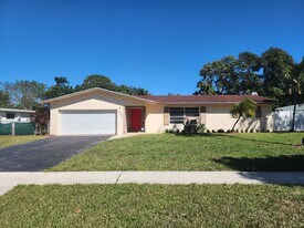 1000 Renmar Dr in Plantation, FL - Building Photo