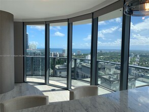 55 SW 9th St, Unit 2301 in Miami, FL - Building Photo - Building Photo