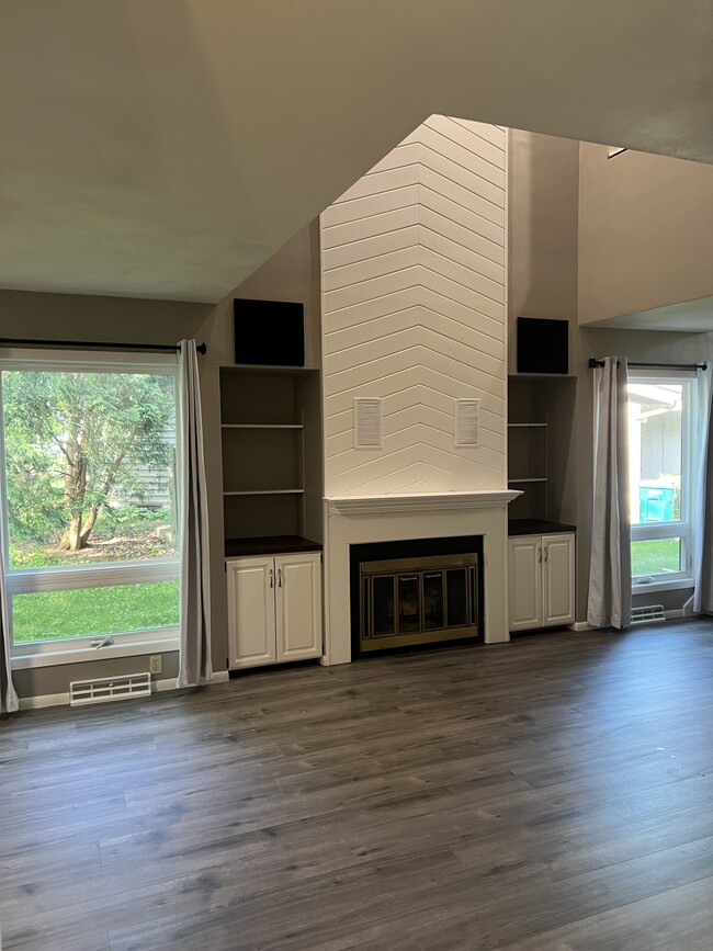 102 Crab Apple Ct, Unit 102 in Appleton, WI - Foto de edificio - Building Photo