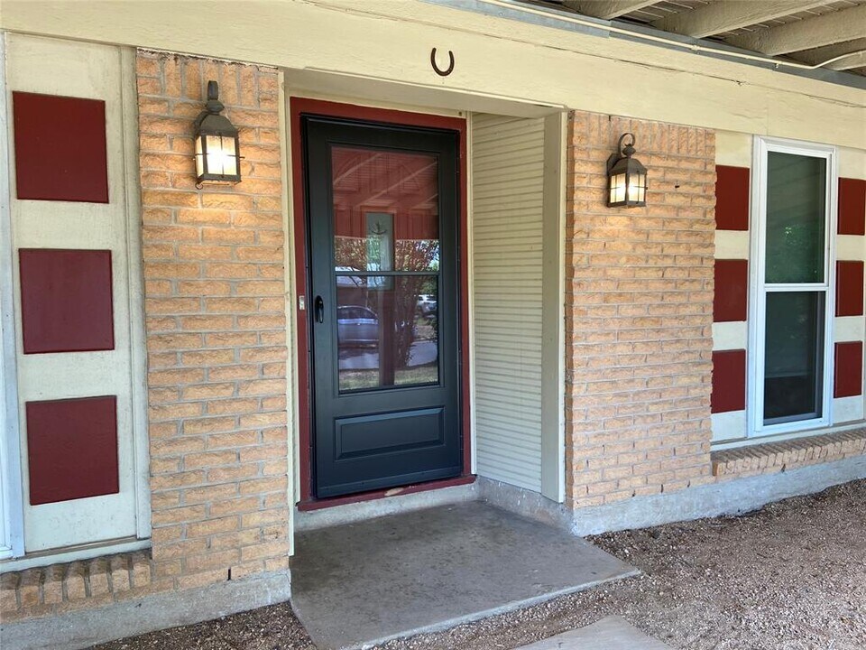 1406 Green Forest Dr in Austin, TX - Building Photo