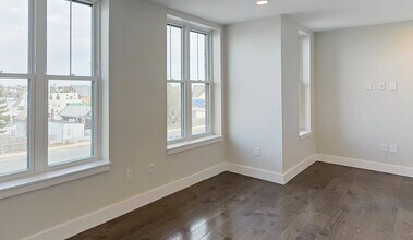 442 McGrath Hwy, Unit 302A in Somerville, MA - Building Photo - Building Photo