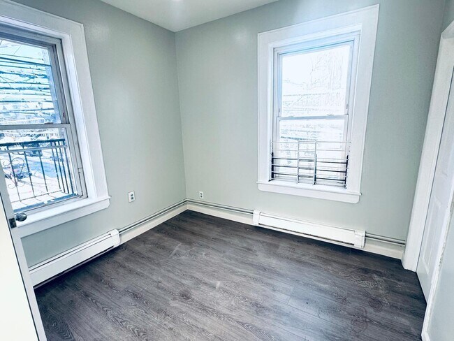 113 Mallory Ave in Jersey City, NJ - Building Photo - Building Photo