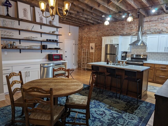108 Court St, Unit 3 in Watertown, NY - Building Photo - Building Photo