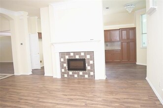 806 McKenzie Pl in Arlington, TX - Foto de edificio - Building Photo
