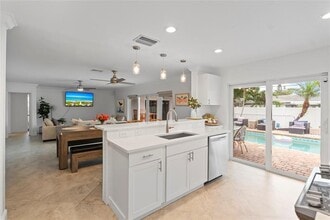 261 SE 8th St in Pompano Beach, FL - Building Photo - Building Photo
