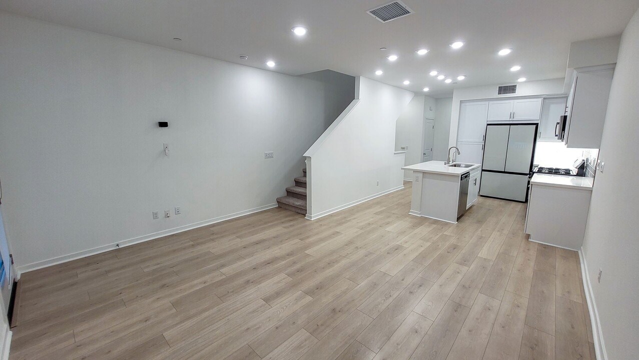 16428 Whittier Blvd in Whittier, CA - Building Photo