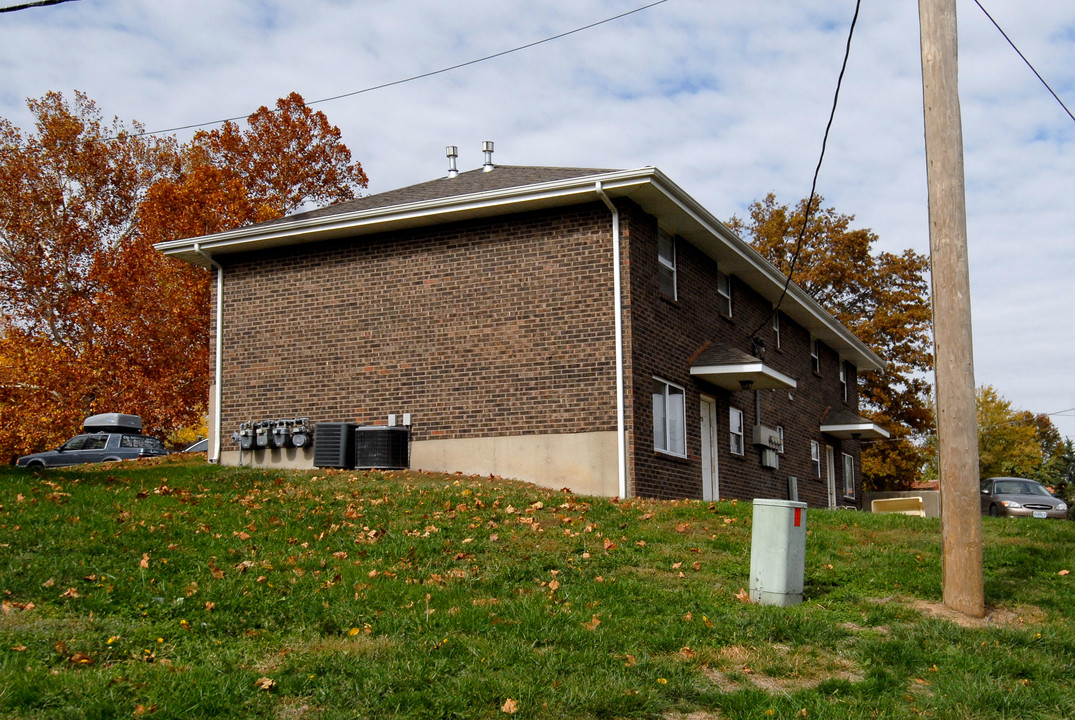 4853-4859 NW Homestead Rd in Riverside, MO - Building Photo