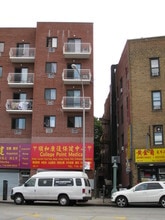 42-11 College Point Blvd in Flushing, NY - Building Photo - Building Photo