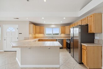 218 Highland St-Unit -Unit B in Newport Beach, CA - Building Photo - Building Photo