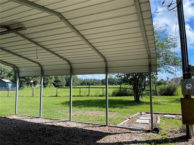 8719 Lithia Pinecrest Rd in Lithia, FL - Building Photo - Building Photo