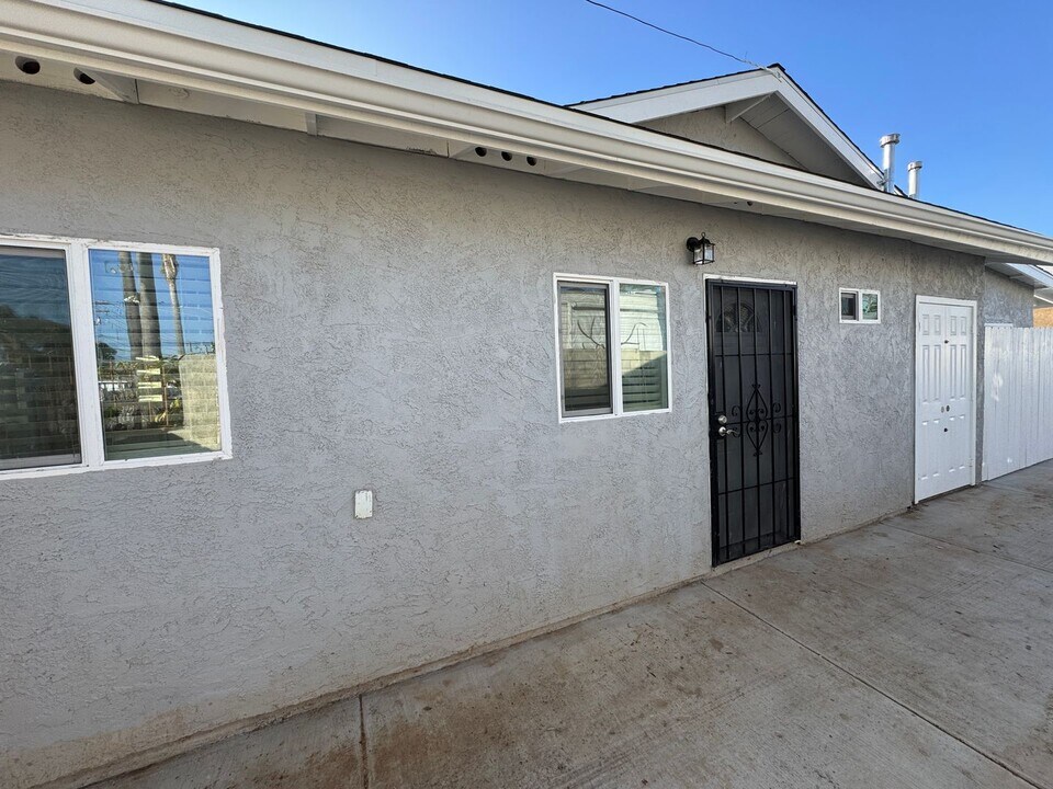 1406 Oakdale Ave in El Cajon, CA - Building Photo