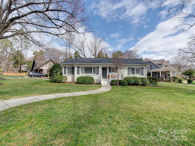 3221 Sunset Dr in Charlotte, NC - Building Photo - Building Photo