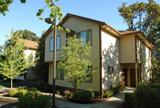 The Treetops in Eugene, OR - Building Photo - Building Photo