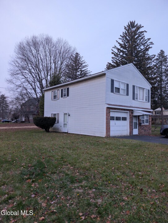 2 Friebel Rd in Albany, NY - Building Photo