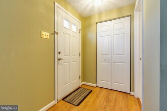 7805 Edmunds Way in Elkridge, MD - Building Photo - Building Photo