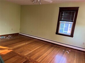 8 Hopedale Rd, Unit 2 in Providence, RI - Building Photo - Building Photo