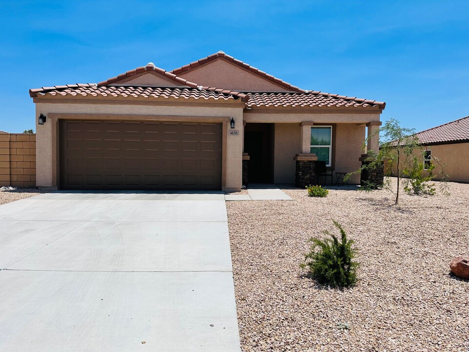 4658 Reyes Adobe Dr in Fort Mohave, AZ - Building Photo