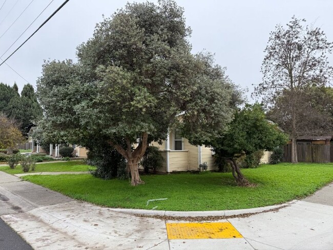 287 W Broadway St in Dixon, CA - Building Photo - Building Photo