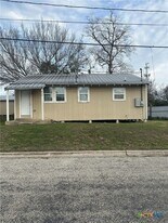 810 S Cameron St in Victoria, TX - Building Photo