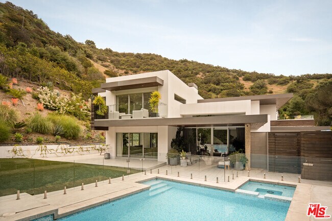 9903 Anthony Pl in Beverly Hills, CA - Building Photo - Building Photo