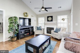 11506 Sperrin Cir in Fairfax, VA - Building Photo - Building Photo